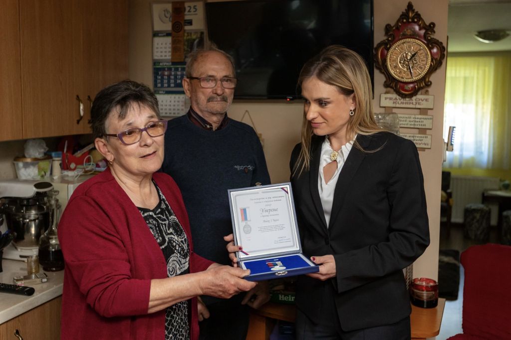 Породици Тибора Церне уручена Борачка споменица